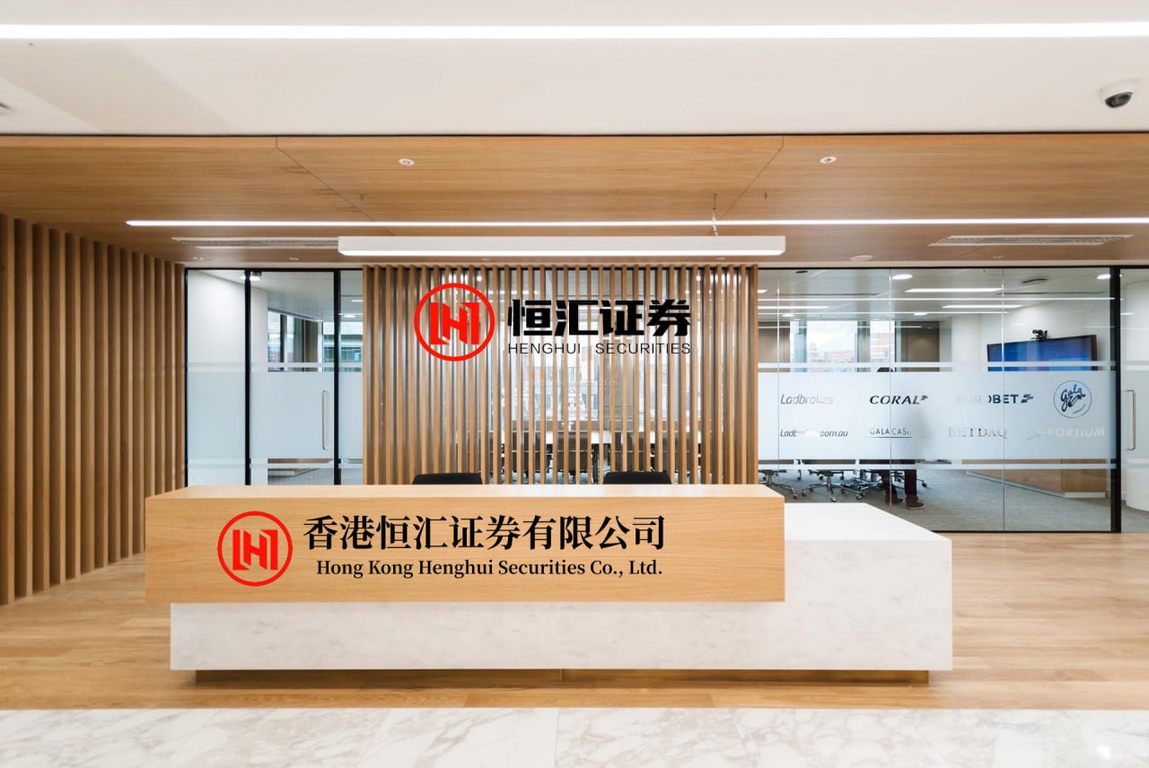 北京配资炒股官网 绿化带变“停车场”？贵阳一小区外违停现象频发，居民：不仅压坏绿植和路面，出行也十分不便